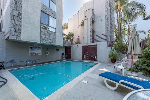 14326 Chandler Blvd Unit 5, Sherman Oaks, CA 91401 - view of pool