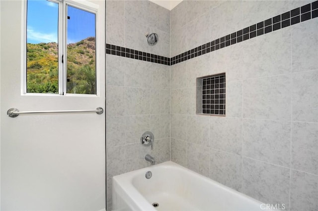 bathroom with tiled shower / bath combo