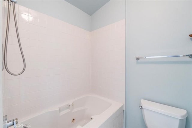 bathroom featuring toilet and washtub / shower combination