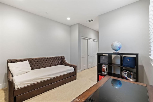 sitting room featuring baseboards, visible vents, carpet flooring, and recessed lighting