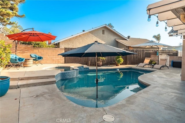 view of swimming pool with an in ground hot tub and a patio area