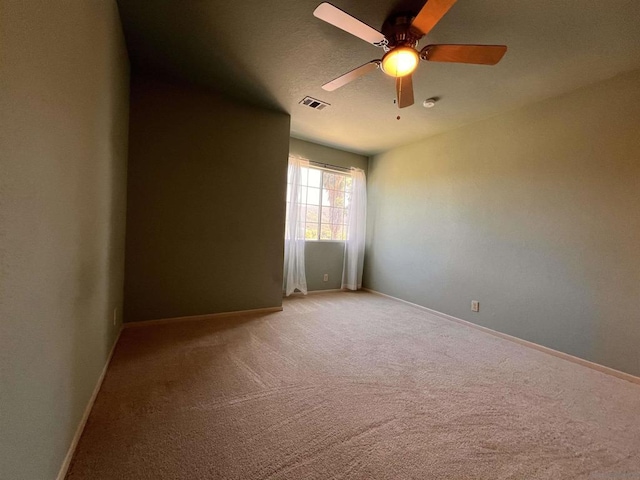 empty room featuring light carpet and ceiling fan