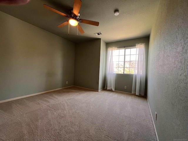 unfurnished room featuring ceiling fan and light colored carpet