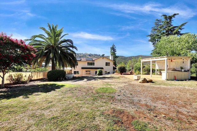 view of yard featuring a mountain view