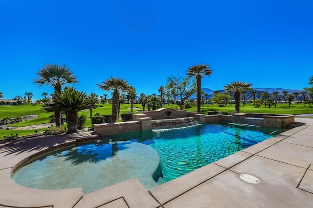 view of pool featuring an in ground hot tub and a lawn