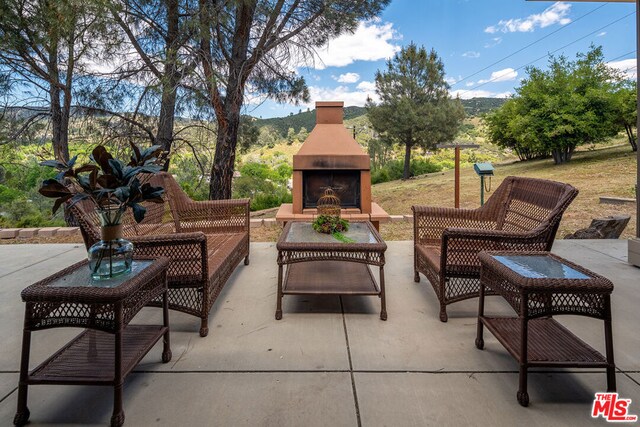 view of patio / terrace featuring an outdoor living space with a fireplace