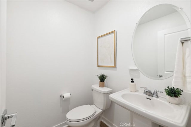 bathroom featuring toilet and sink