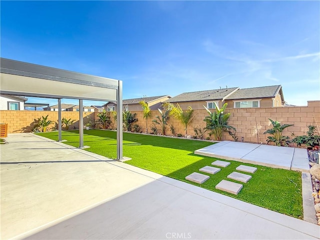 view of yard featuring a patio area