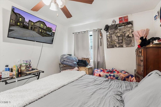 bedroom featuring ceiling fan