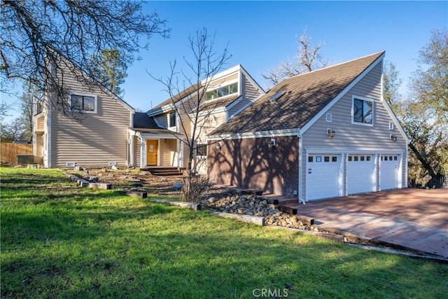 view of front of home featuring a garage, a front yard, and driveway