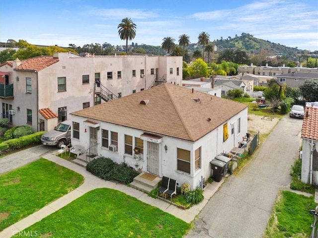 birds eye view of property featuring a mountain view