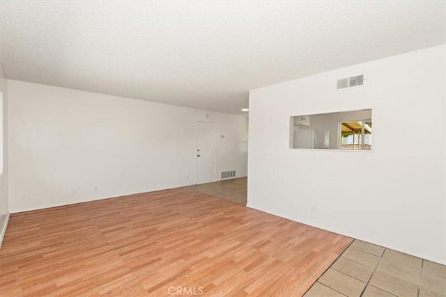 unfurnished room featuring light tile patterned flooring