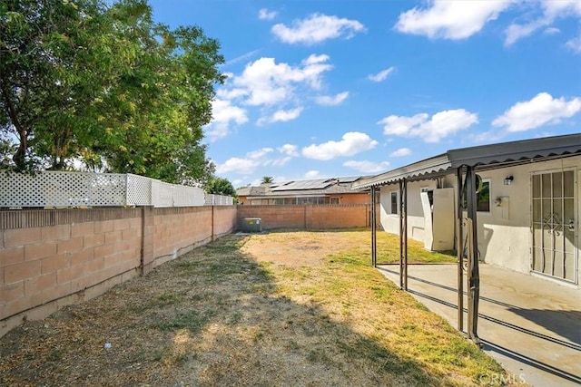 view of yard featuring a patio