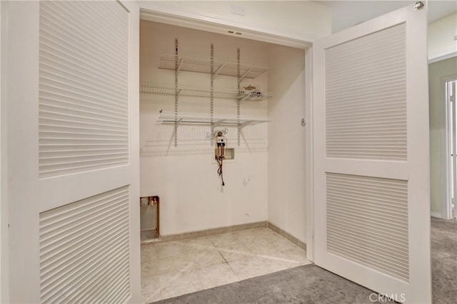 laundry room featuring light tile patterned floors