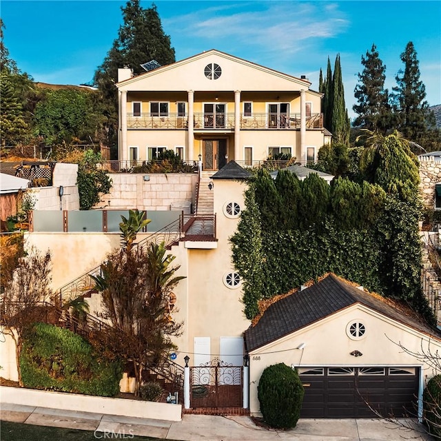 view of front of house featuring a garage