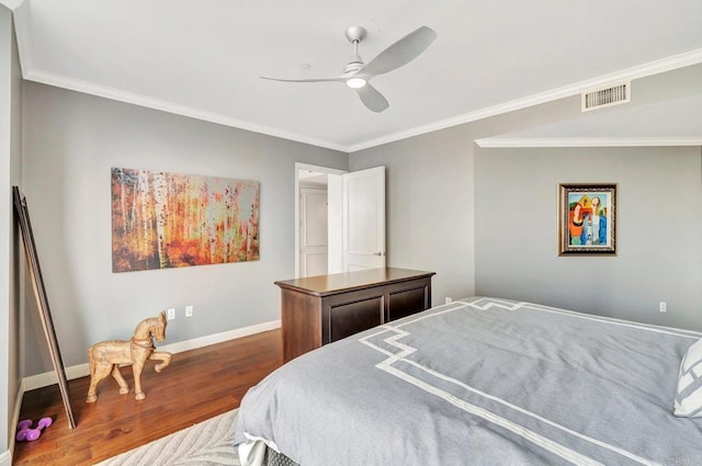 bedroom featuring ceiling fan, dark hardwood / wood-style floors, and crown molding