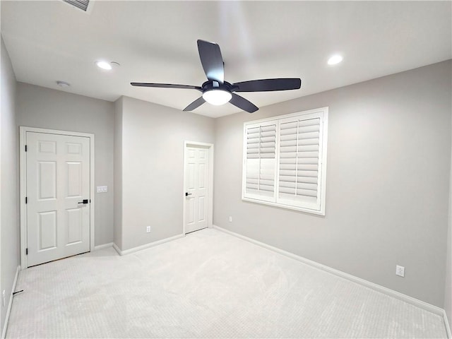 carpeted empty room featuring ceiling fan