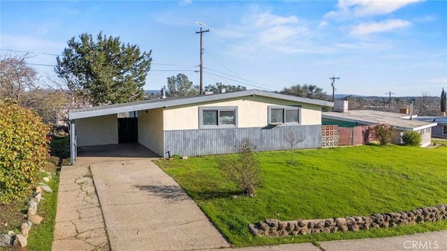 view of front of house featuring a front yard and a carport