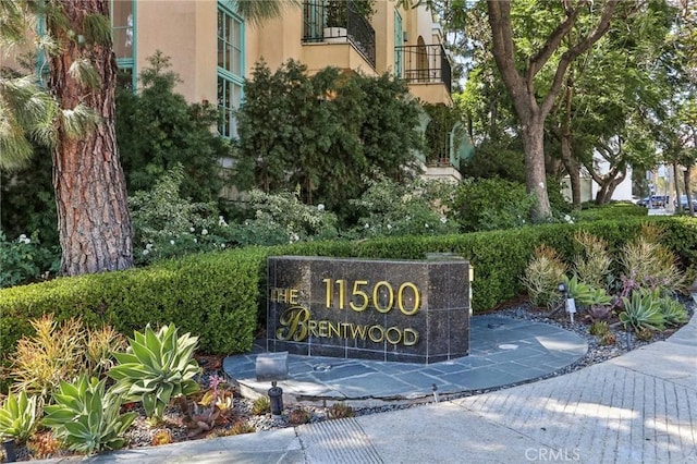 view of community / neighborhood sign