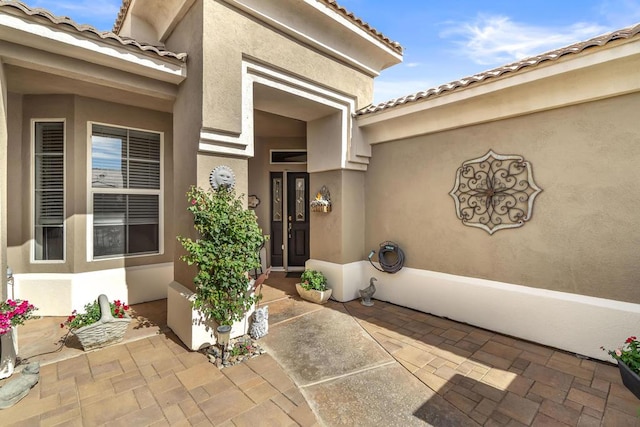 entrance to property featuring a patio