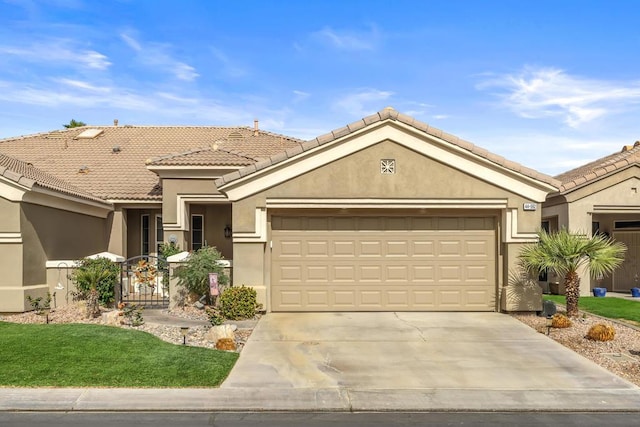 view of front facade featuring a garage