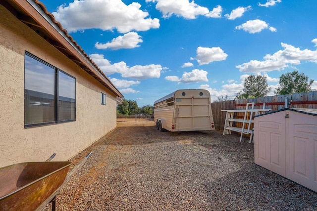 view of yard with a storage unit