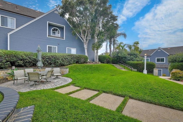 view of yard featuring a patio