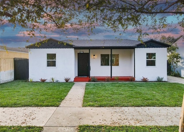 view of front of home featuring a yard