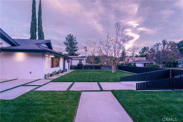 view of yard at dusk