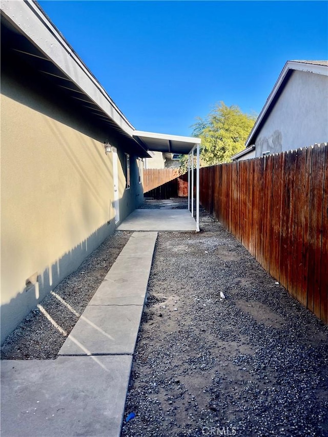 view of yard featuring a patio area