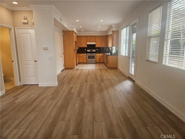 kitchen with decorative backsplash, stainless steel range, crown molding, and light wood-type flooring