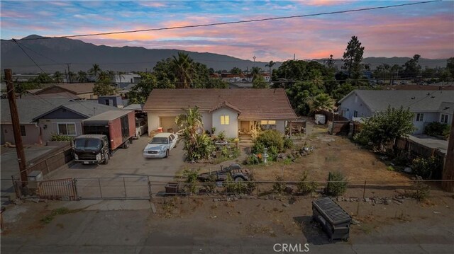 view of front of property featuring a mountain view