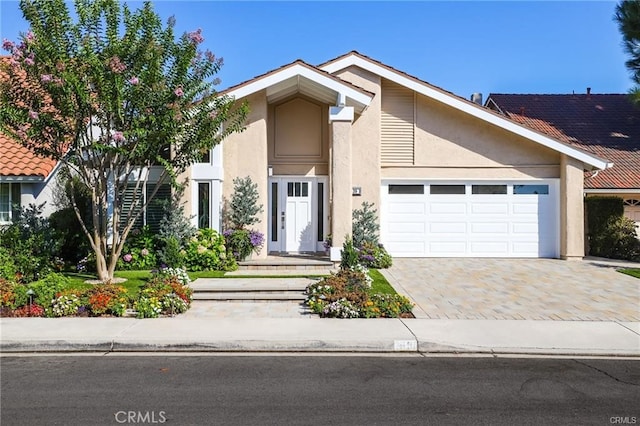 view of front facade with a garage