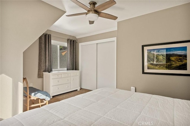 bedroom featuring ceiling fan, a closet, and carpet flooring