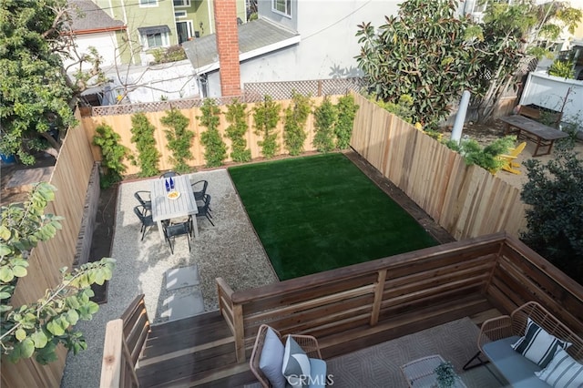 view of yard featuring a patio