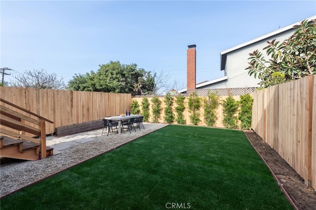 view of yard featuring a patio