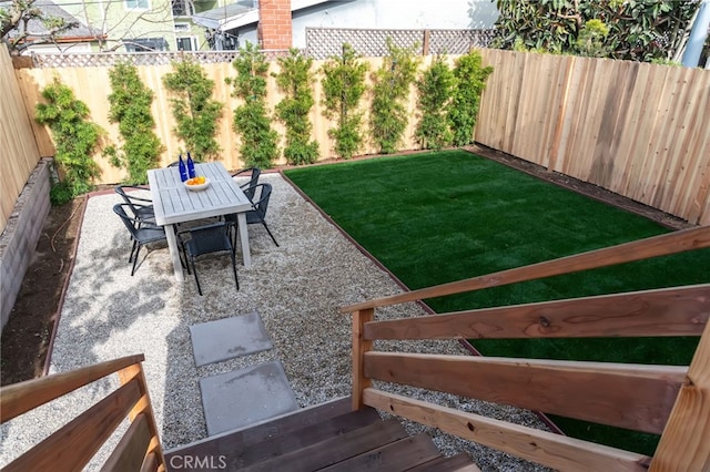 view of yard featuring a patio