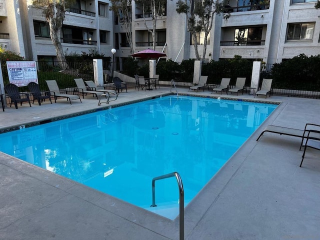 view of swimming pool