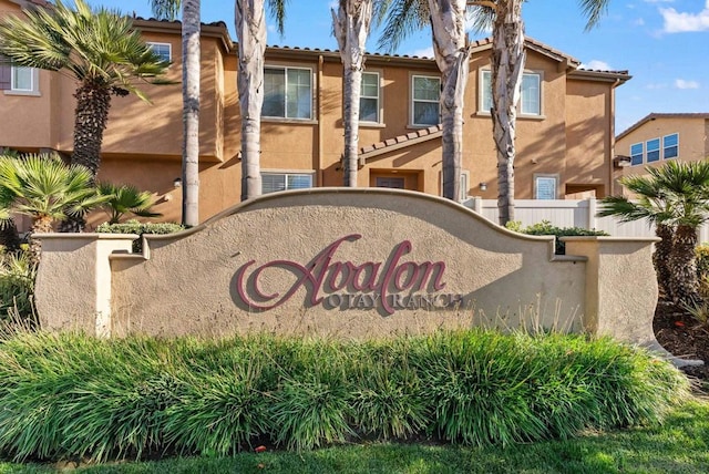 view of community / neighborhood sign