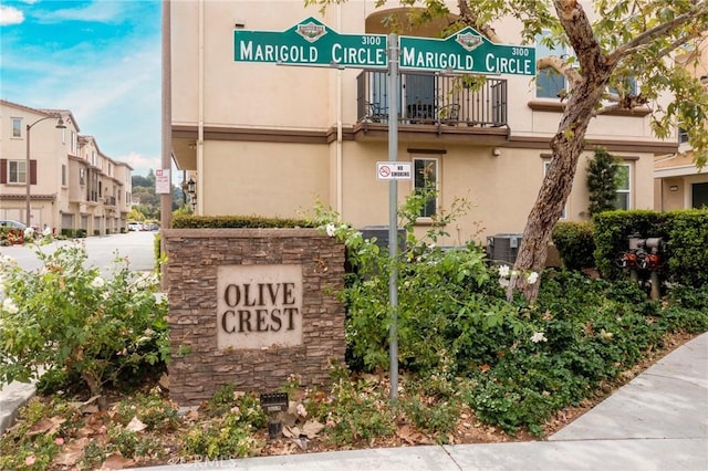 view of community / neighborhood sign