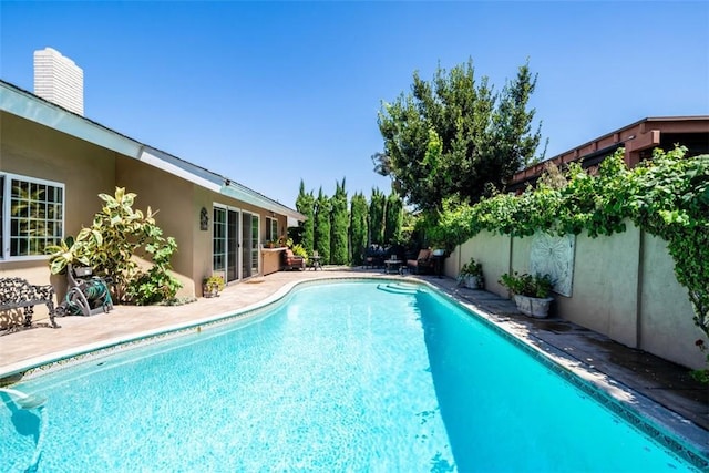 view of swimming pool