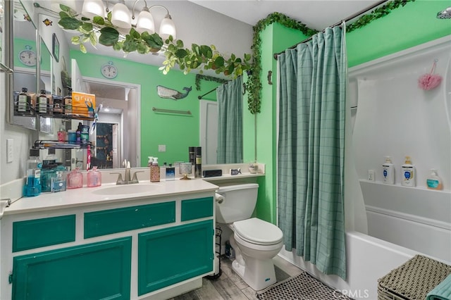 full bathroom with wood-type flooring, toilet, vanity, and shower / tub combo