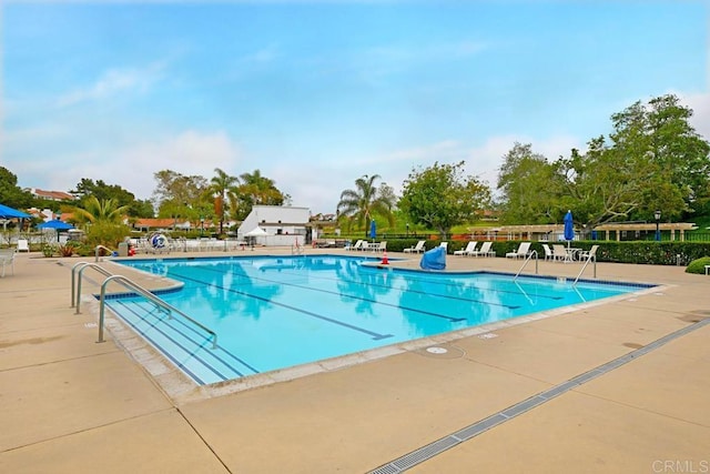 view of swimming pool featuring a patio