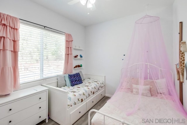 bedroom featuring ceiling fan