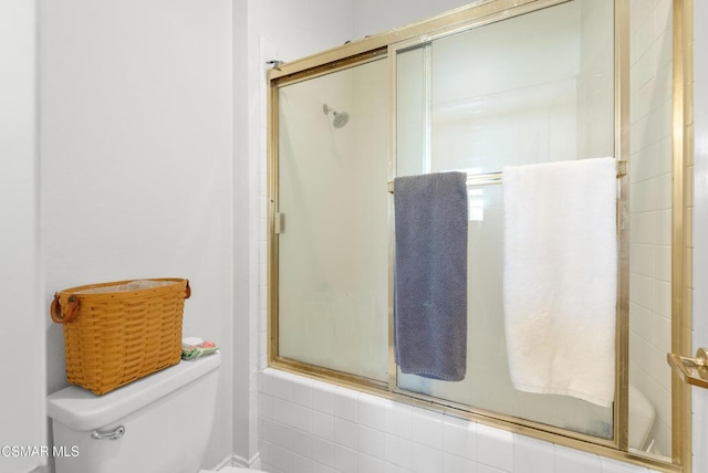 bathroom with toilet and enclosed tub / shower combo