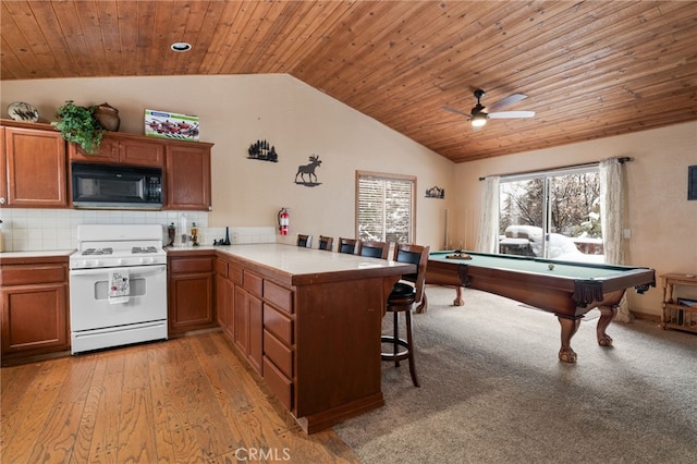 kitchen featuring tasteful backsplash, billiards, white gas range, kitchen peninsula, and ceiling fan