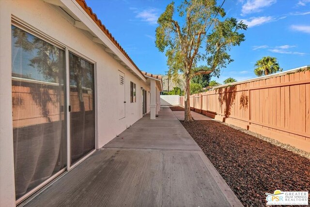 view of yard with a patio area