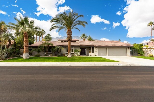 view of front of house featuring a front yard and a garage