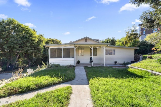 bungalow-style house featuring a front yard and covered porch