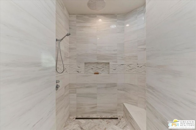 bathroom featuring a tile shower